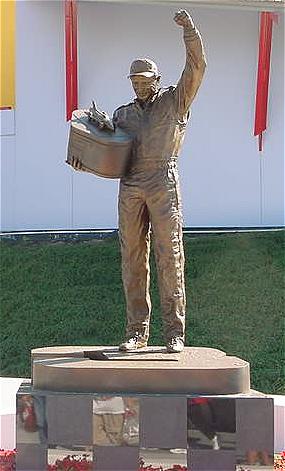statue-dis.jpg